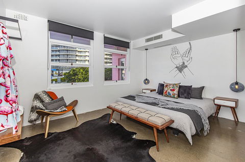 The Pink Hotel Coolangatta - Tourism Cairns 11