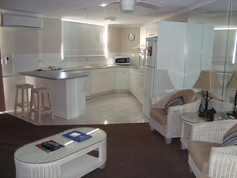 Grosvenor Beachfront Apartments Surfers Paradise - Tourism Cairns 14