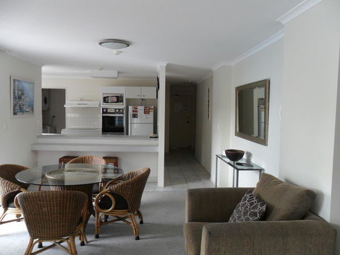 Grosvenor Beachfront Apartments Surfers Paradise - Tourism Cairns 5