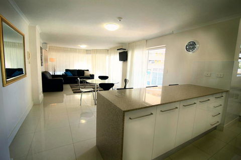 Grosvenor Beachfront Apartments Surfers Paradise - Tourism Cairns 3