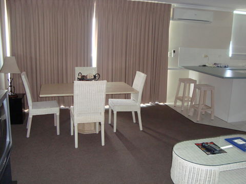 Grosvenor Beachfront Apartments Surfers Paradise - Tourism Cairns 26