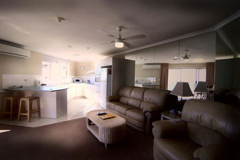 Grosvenor Beachfront Apartments Surfers Paradise - Tourism Cairns 9