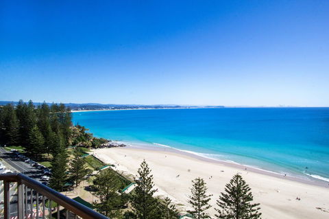 Columbia Beachfront Apartments On Rainbow Bay - Tourism Cairns 1