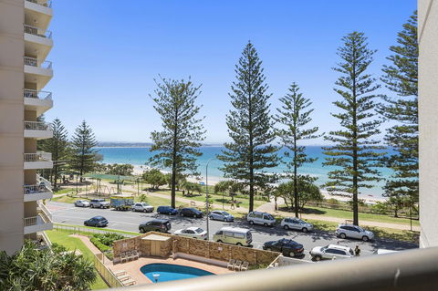 Columbia Beachfront Apartments On Rainbow Bay - Tourism Cairns 18
