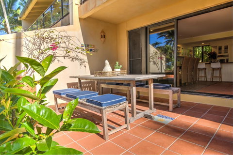 Number 2 On The Beach | Beautiful Beachfront Villa - Tourism Cairns 8