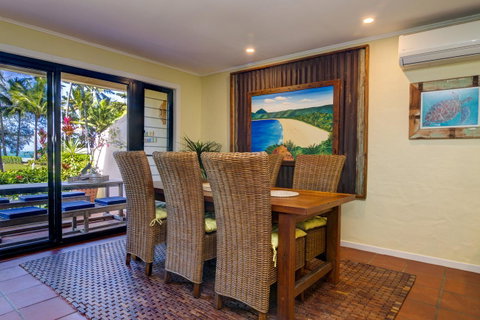 Number 2 On The Beach | Beautiful Beachfront Villa - Tourism Cairns 7