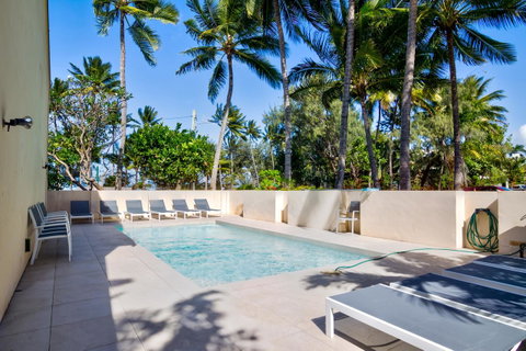 Number 2 On The Beach | Beautiful Beachfront Villa - Tourism Cairns 12