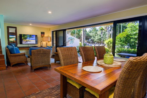 Number 2 On The Beach | Beautiful Beachfront Villa - Tourism Cairns 6
