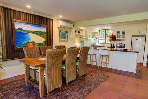 Number 2 On The Beach | Beautiful Beachfront Villa - Tourism Cairns 9