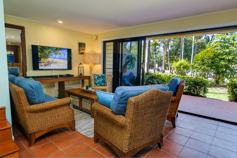 Number 2 On The Beach | Beautiful Beachfront Villa - Tourism Cairns 3