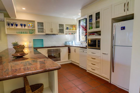 Number 2 On The Beach | Beautiful Beachfront Villa - Tourism Cairns 11