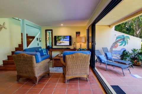 Number 2 On The Beach | Beautiful Beachfront Villa - Tourism Cairns 4