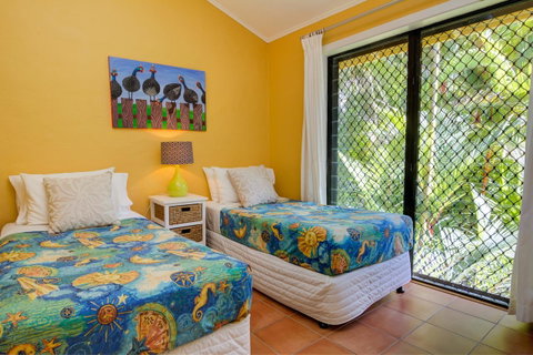 Number 2 On The Beach | Beautiful Beachfront Villa - Tourism Cairns 16