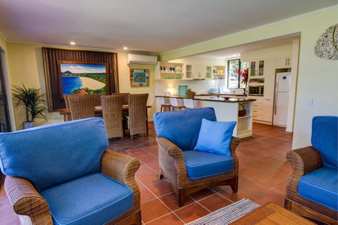 Number 2 On The Beach | Beautiful Beachfront Villa - Tourism Cairns 5