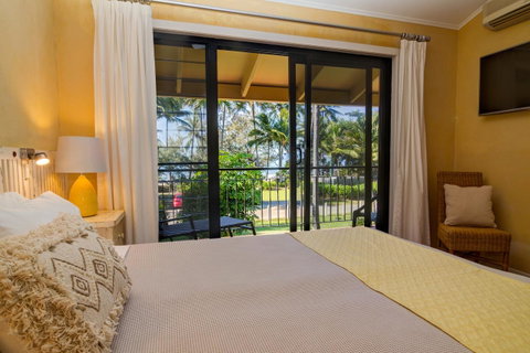 Number 2 On The Beach | Beautiful Beachfront Villa - Tourism Cairns 13