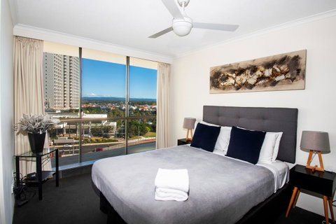 Seacrest Beachfront Apartments Surfers Paradise - Tourism Cairns 1