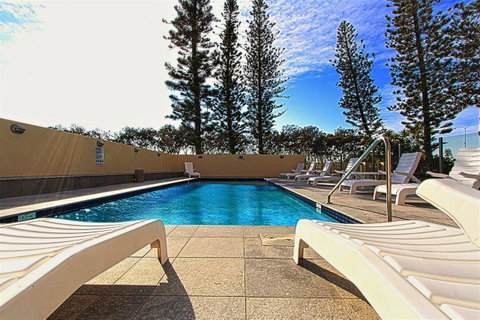 Seacrest Beachfront Apartments Surfers Paradise - Tourism Cairns 5