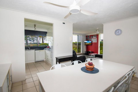 Seacrest Beachfront Apartments Surfers Paradise - Tourism Cairns 14