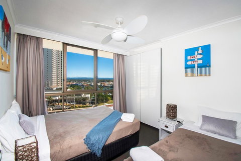 Seacrest Beachfront Apartments Surfers Paradise - Tourism Cairns 3