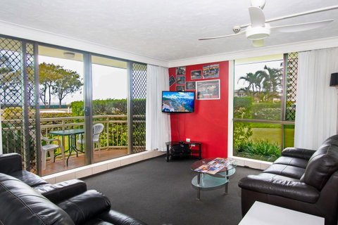 Seacrest Beachfront Apartments Surfers Paradise - Tourism Cairns 9