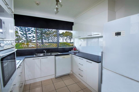 Seacrest Beachfront Apartments Surfers Paradise - Tourism Cairns 12