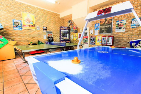Seacrest Beachfront Apartments Surfers Paradise - Tourism Cairns 26