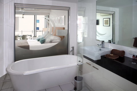 Vision Apartments - Tourism Cairns 10