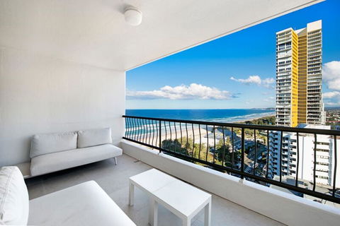 ULTIQA Beach Haven On Broadbeach - Tourism Cairns 1