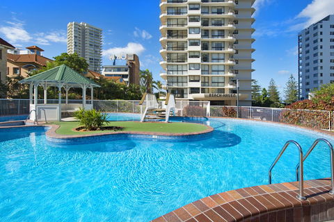 ULTIQA Beach Haven On Broadbeach - Tourism Cairns 0