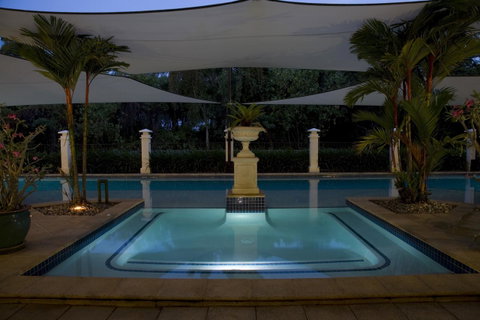 Mandalay Luxury Beachfront Apartments - Tourism Cairns 4