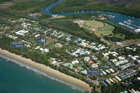 Mandalay Luxury Beachfront Apartments - Tourism Cairns 13