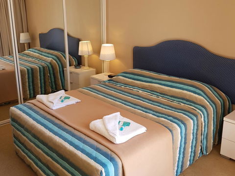 Surfers Beach Resort One - Tourism Cairns 24