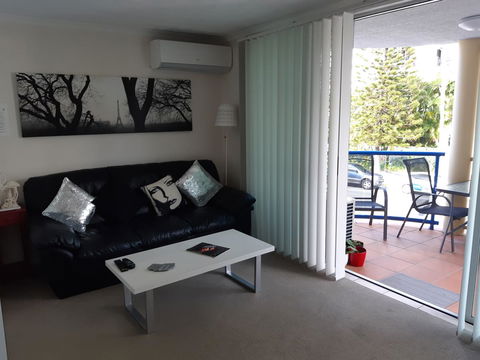 Surfers Beach Resort One - Tourism Cairns 2