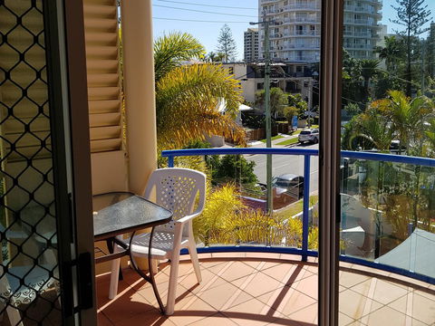 Surfers Beach Resort One - Tourism Cairns 23