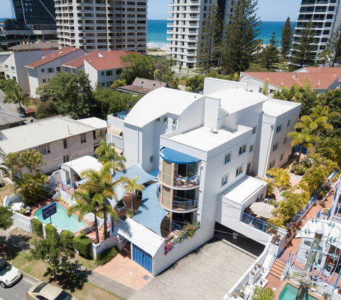 Surfers Beach Resort One - Tourism Cairns 34