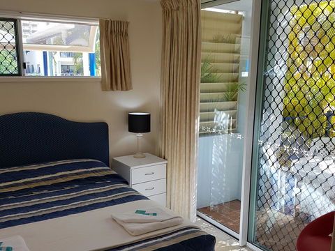 Surfers Beach Resort One - Tourism Cairns 15