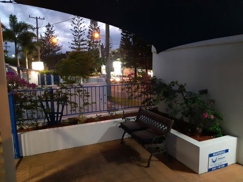 Surfers Beach Resort One - Tourism Cairns 12