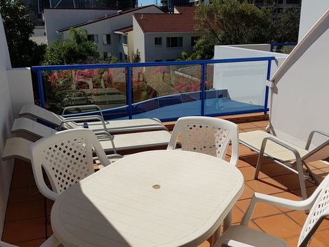 Surfers Beach Resort One - Tourism Cairns 21