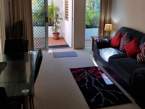 Surfers Beach Resort One - Tourism Cairns 17