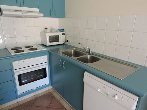 Surfers Beach Resort One - Tourism Cairns 43