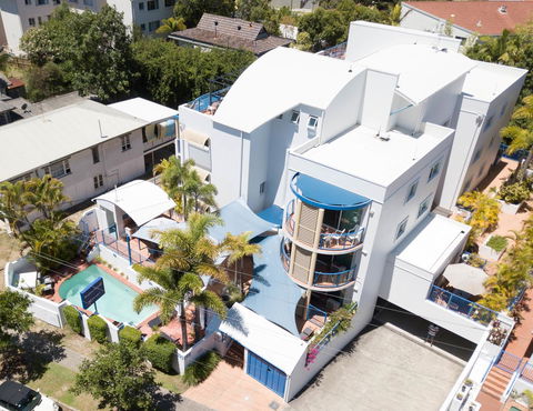 Surfers Beach Resort One - Tourism Cairns 1
