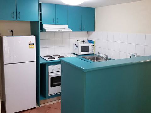 Surfers Beach Resort One - Tourism Cairns 18