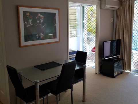 Surfers Beach Resort One - Tourism Cairns 19