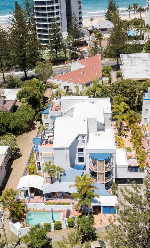 Surfers Beach Resort One - Tourism Cairns 33