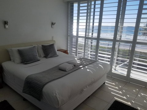 Golden Sands On The Beach - Absolute Beachfront Apartments - Tourism Cairns 30