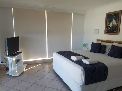 Golden Sands On The Beach - Absolute Beachfront Apartments - Tourism Cairns 33