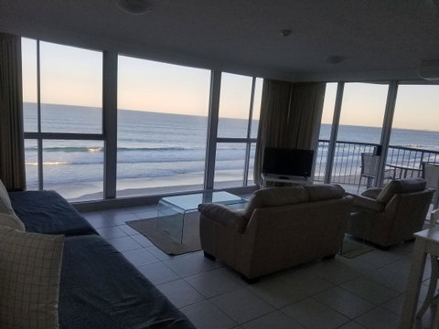 Golden Sands On The Beach - Absolute Beachfront Apartments - Tourism Cairns 27