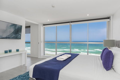 Golden Sands On The Beach - Absolute Beachfront Apartments - Tourism Cairns 5