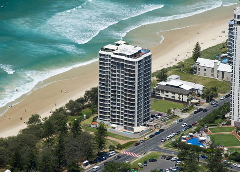 Golden Sands On The Beach - Absolute Beachfront Apartments - Tourism Cairns 0