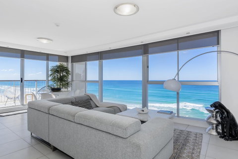 Golden Sands On The Beach - Absolute Beachfront Apartments - Tourism Cairns 19